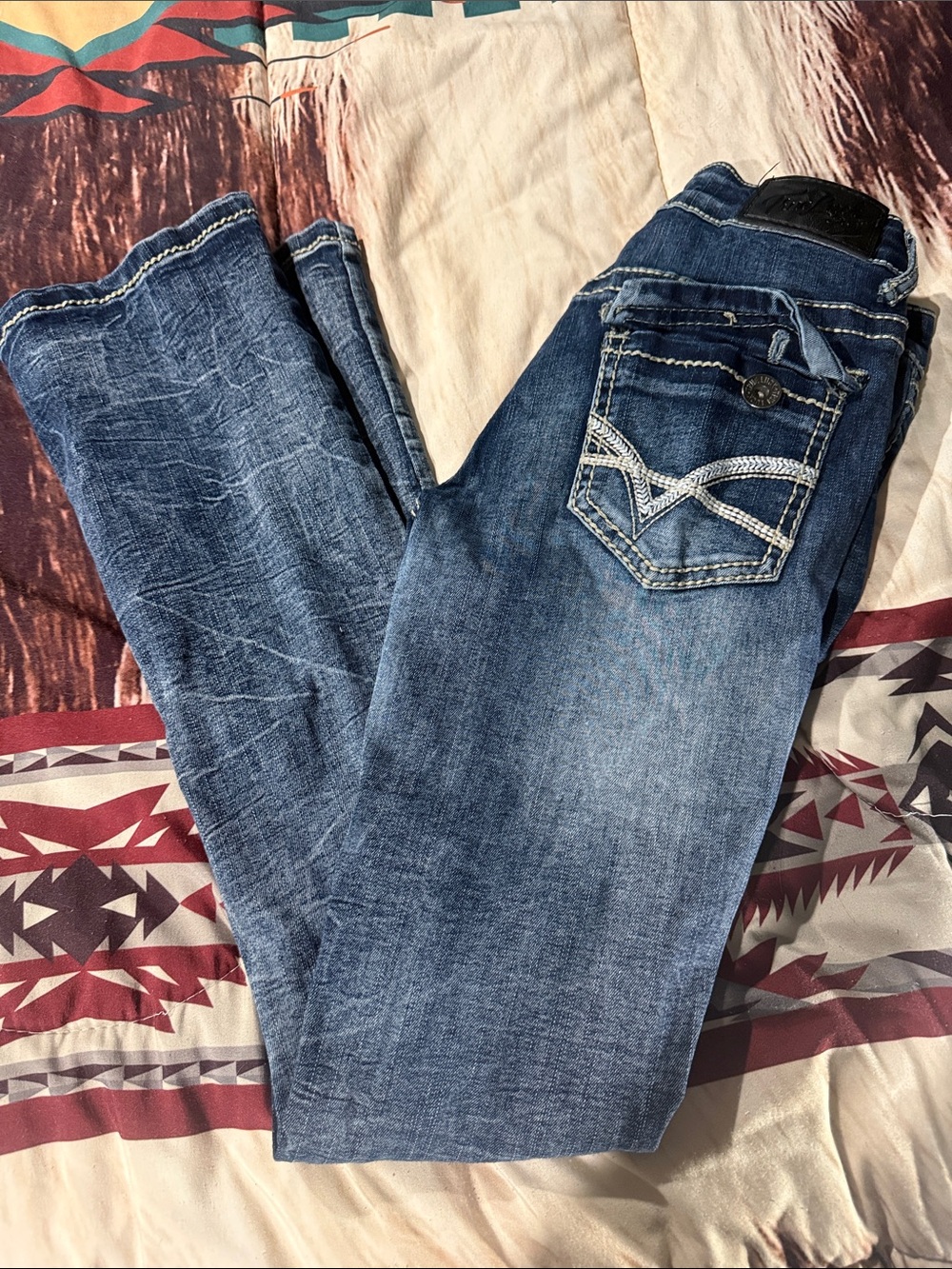 Boot-Cut Women’s Jeans in Medium Blue with Decorative Back Pockets